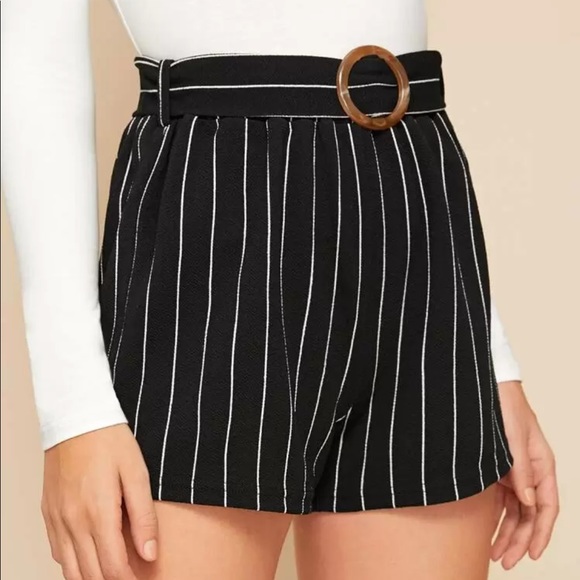 Umea Striped Short w/Belt - Picture 1 of 8